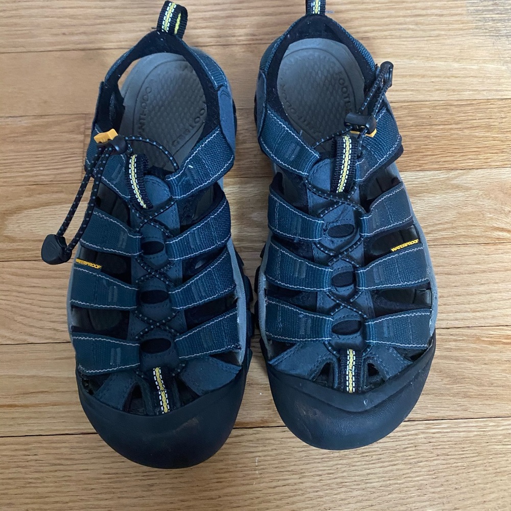 KEEN BRAND SANDALS SIZE 8.5